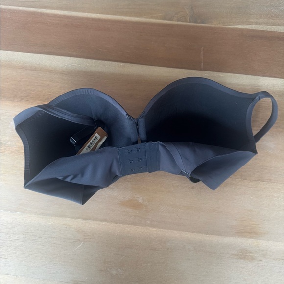 SKIMS Ultimate Push Up Plunge Bra - Picture 3 of 5